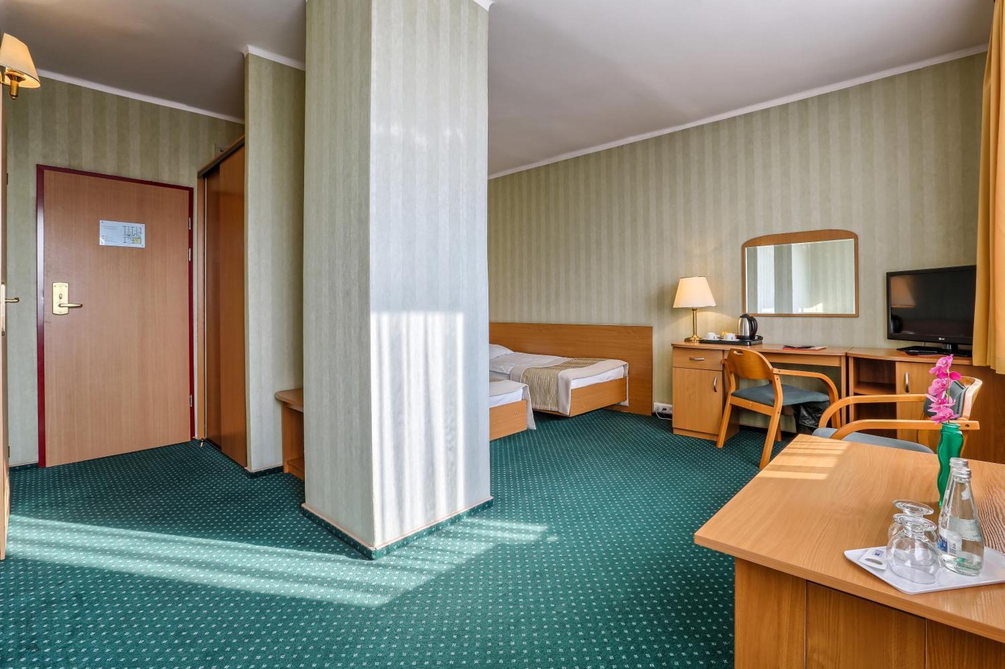 Hotel Festival Opole Esterno foto